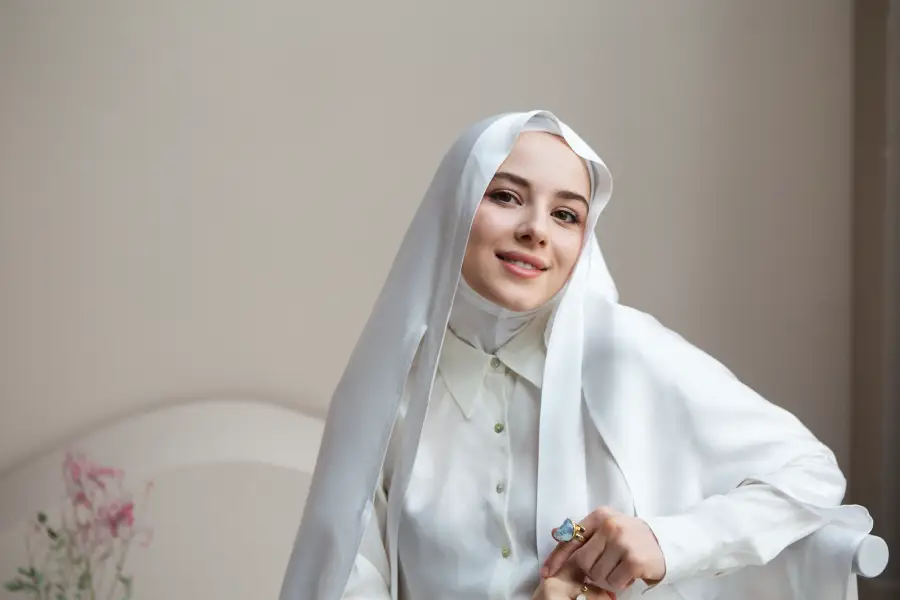 beautiful-woman-wearing-hijab (1)
